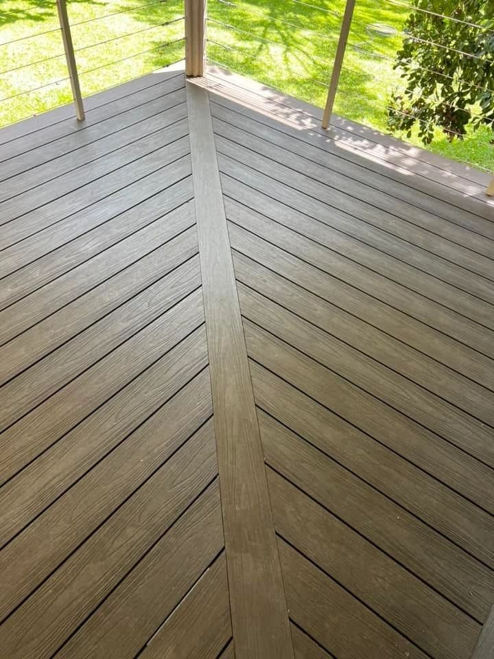 EkoDeck boardwalk and entertainer's deck — photograph 7