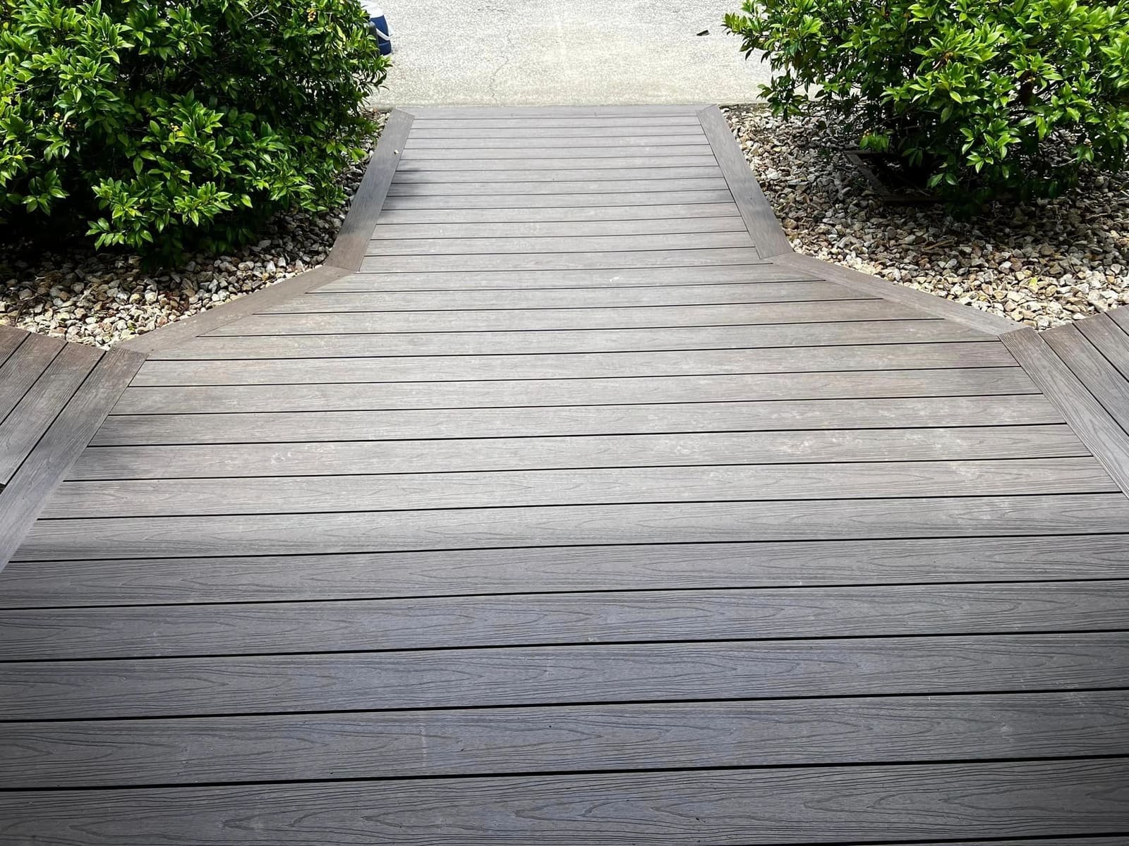 EkoDeck boardwalk and entertainer's deck — photograph 3