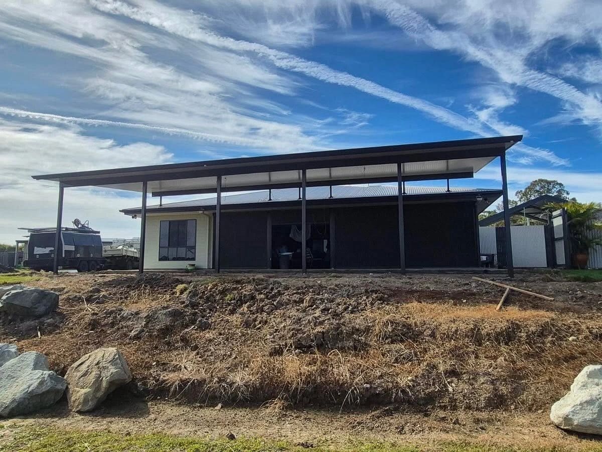 Wide-span insulated panel pergola — photograph 4