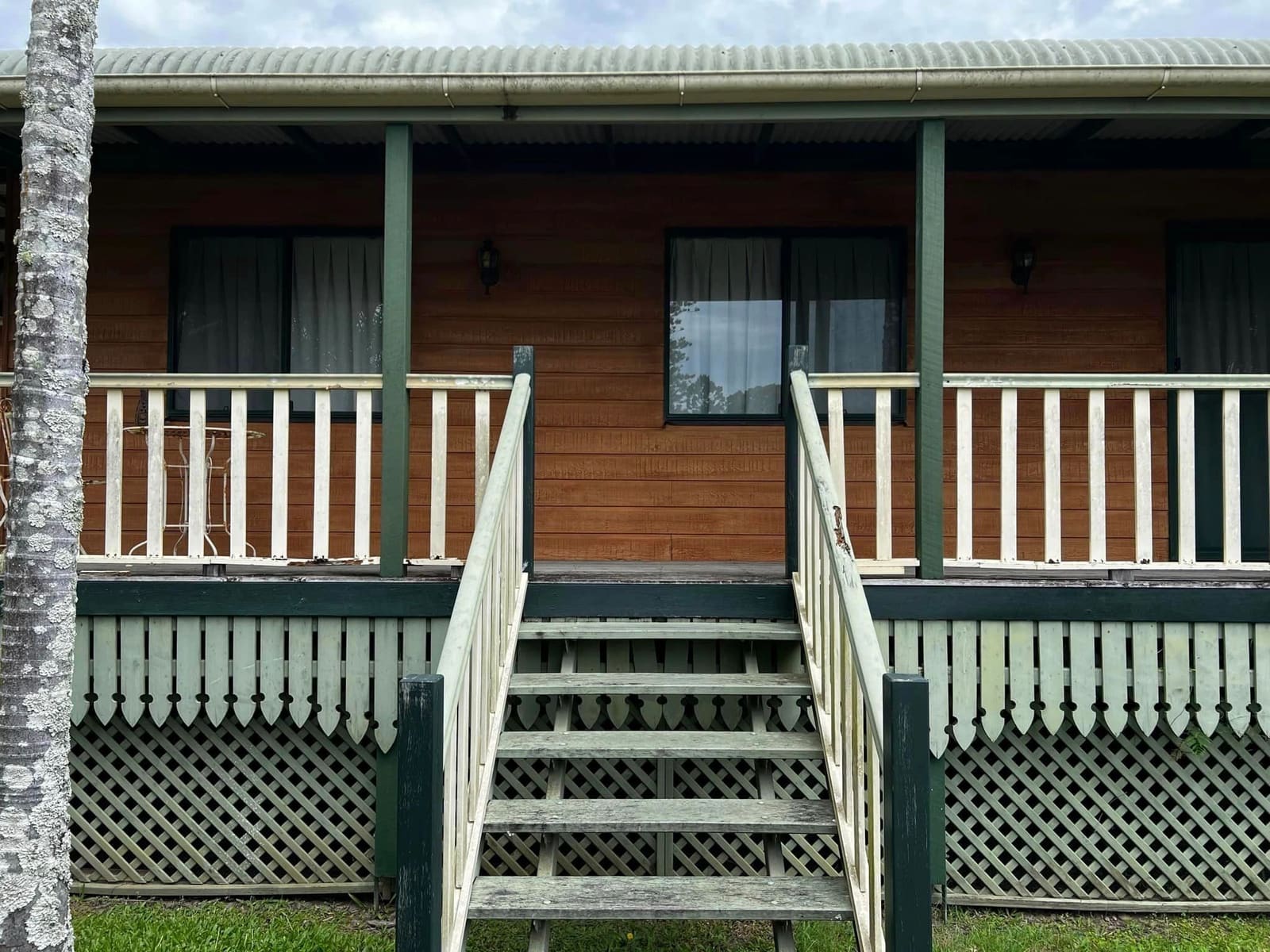 Queenslander deck rebuilt in EkoDeck Alpine Ash — photograph 8