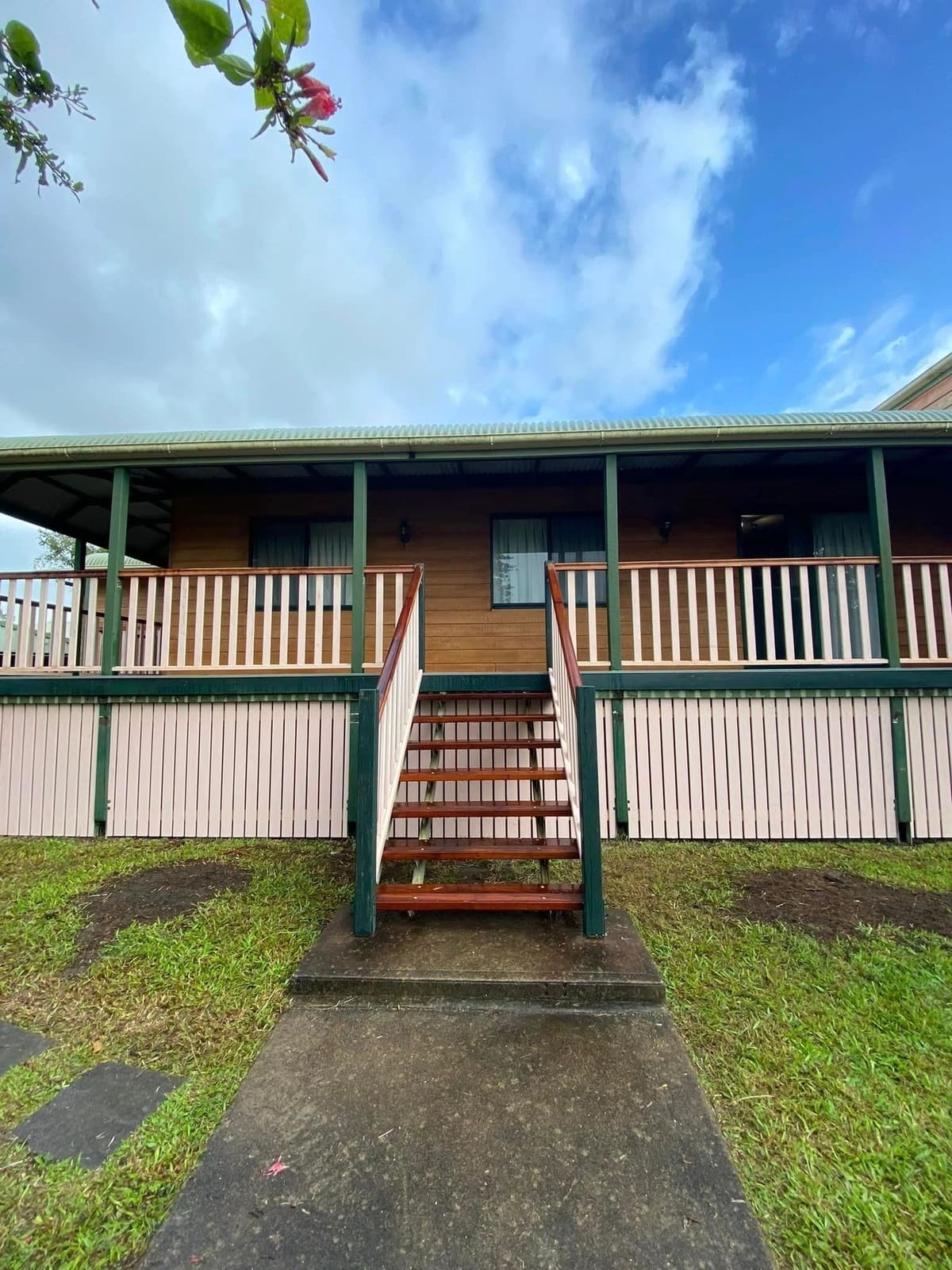 Queenslander deck rebuilt in EkoDeck Alpine Ash — photograph 9