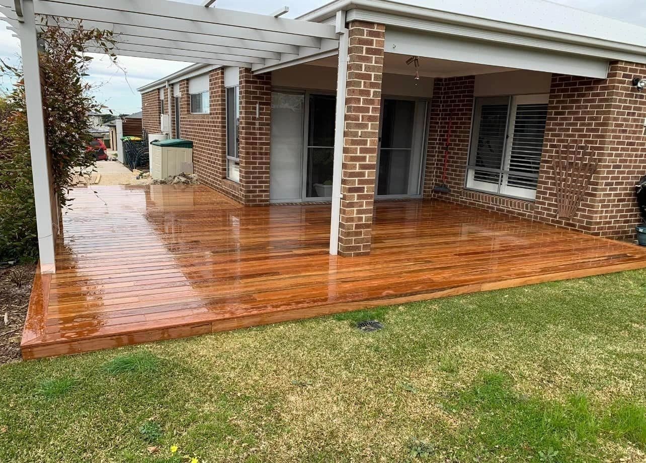 Spotted gum deck for a return client