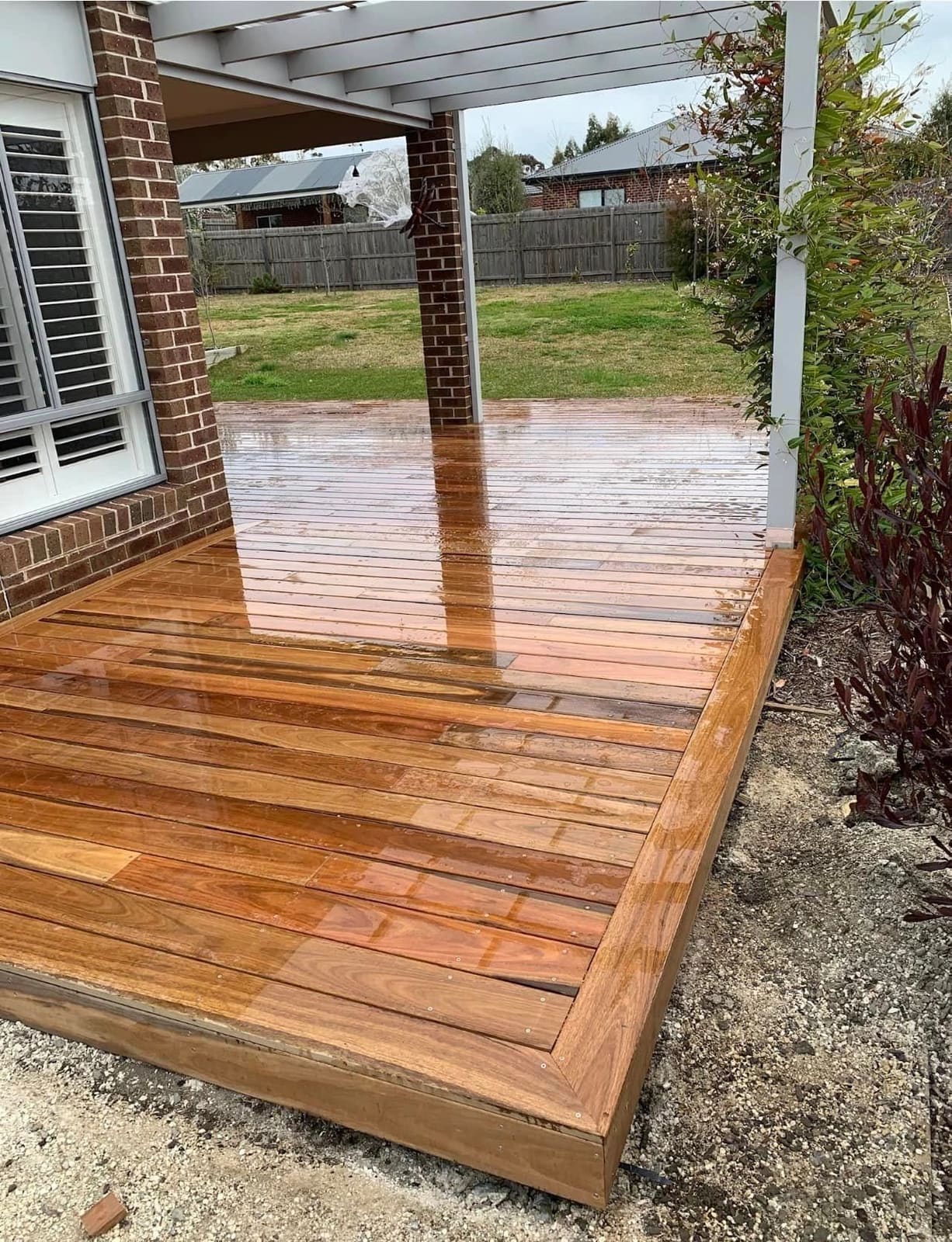 Spotted gum deck for a return client — photograph 2